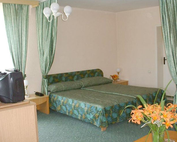 Hotel Noviz 4*    ,          ISO 9001:2000  ISO 22000:2005.